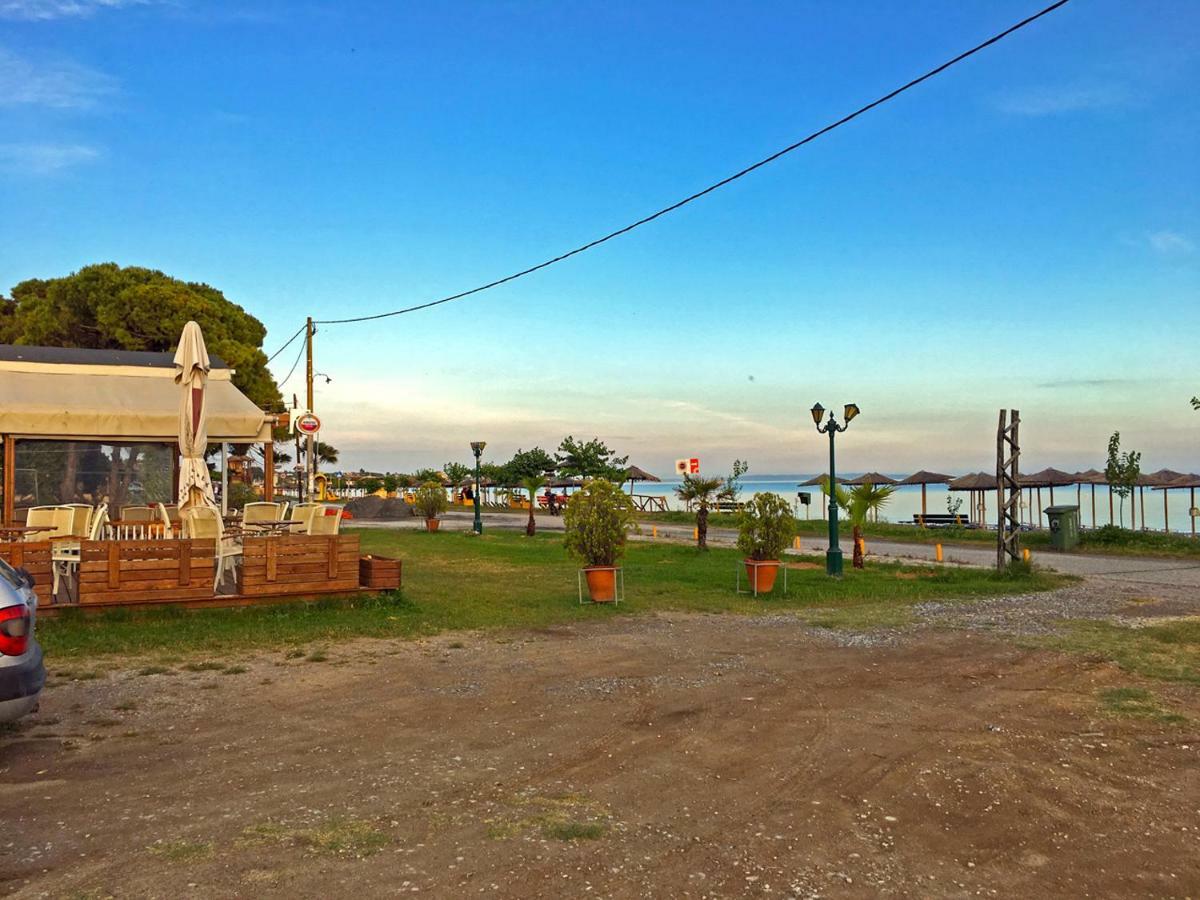 Villa Fofo - Beautiful Sea Front Villa With 650M2 Garden Nea Kallikrateia Luaran gambar