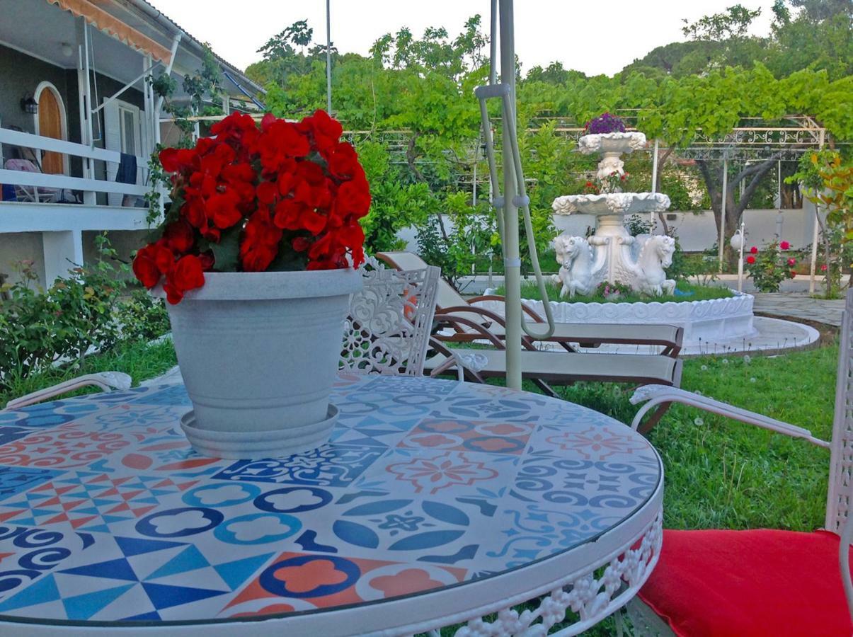 Villa Fofo - Beautiful Sea Front Villa With 650M2 Garden Nea Kallikrateia Luaran gambar