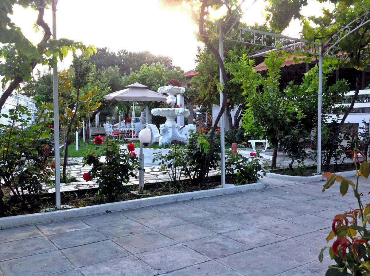 Villa Fofo - Beautiful Sea Front Villa With 650M2 Garden Nea Kallikrateia Luaran gambar