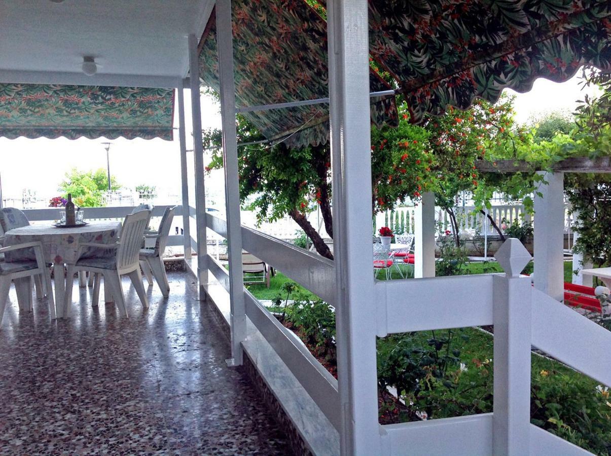 Villa Fofo - Beautiful Sea Front Villa With 650M2 Garden Nea Kallikrateia Luaran gambar